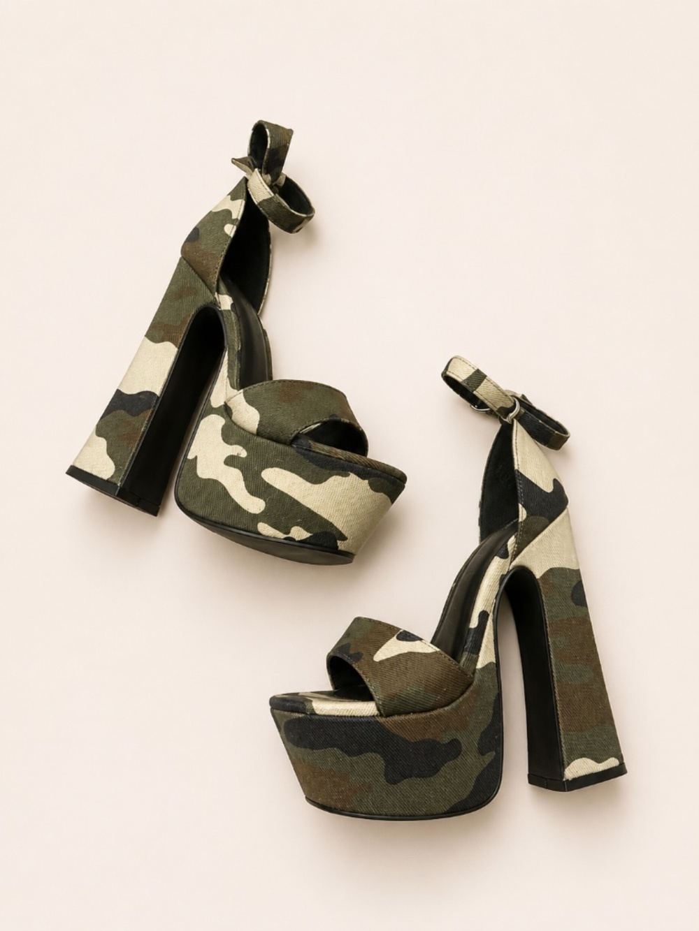Dolls Kill Camo Platform Heels Size 5